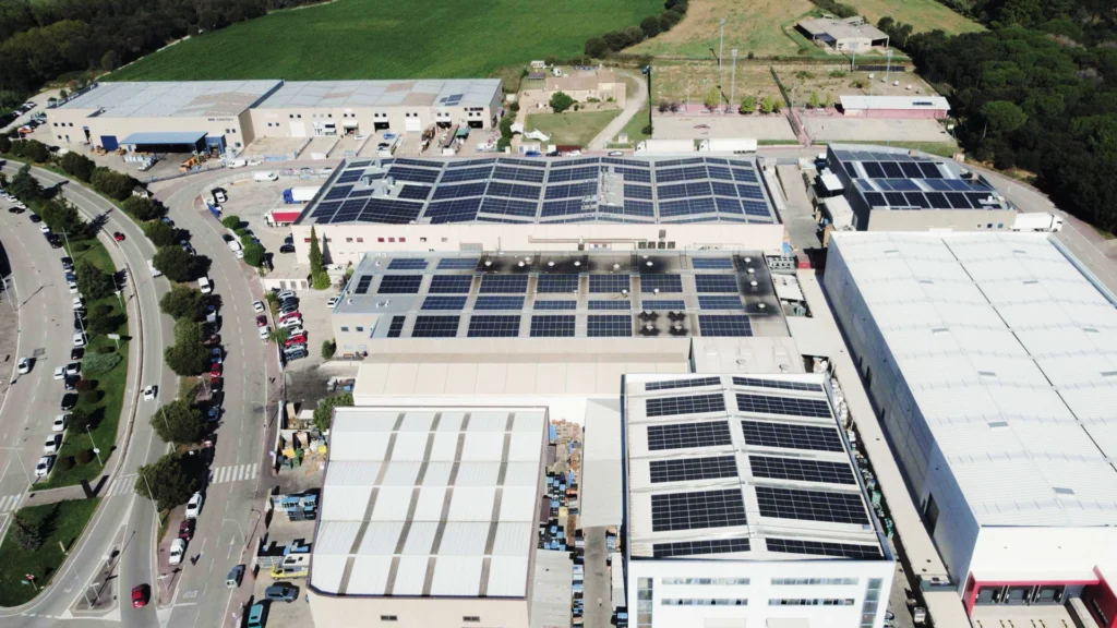 Projecte d'energia solar fotovoltaica per a naus industrials Zatorcal.